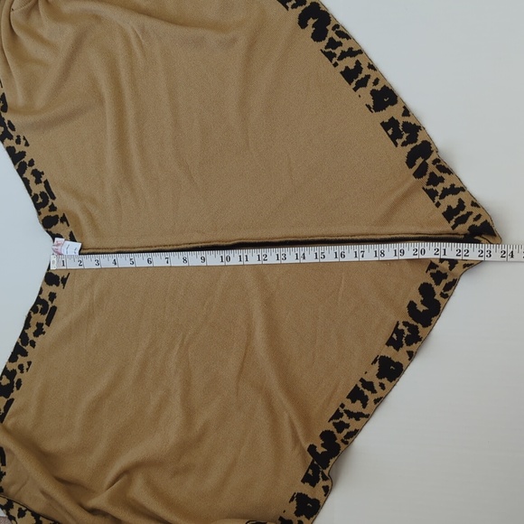 Top it Off Acrylic Shoulder Keyhole Shawl Wrap O/S Black Tan Brown - Picture 14 of 15